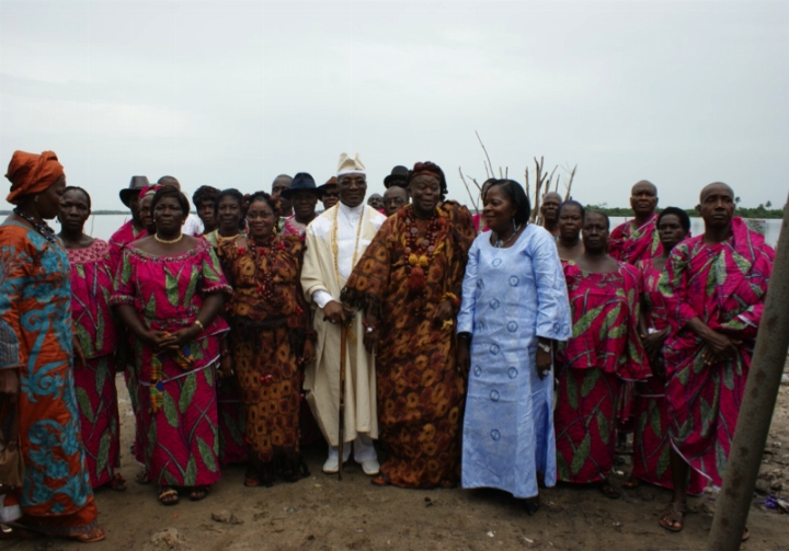 Le général Michel Gueu honoré par les chefs Ebrié d’Abatta